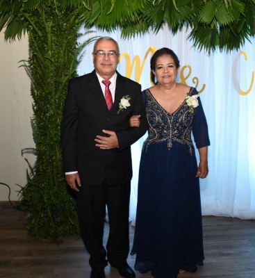 Los padres del novio, Eliseo Aguilar Sobalvarro y Marylena González de Aguilar