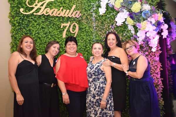 Maribel Alvarenga, Claudia Hernández, Nohemi Nassar, Brenda Tovar, Ana Miriam Alvarenga y Ana Burgo