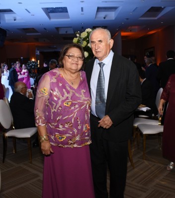 Mario y Antonieta Escobar