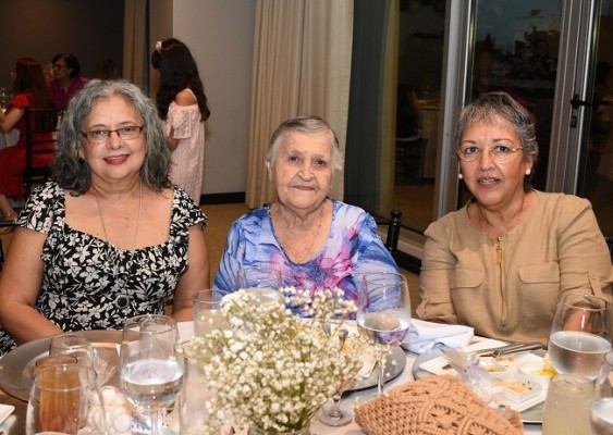Maritza Hernández, Cristina Florentino y Rosa Hernández de Bustamante