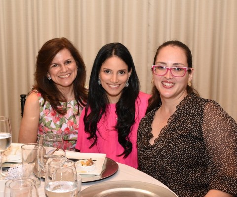 Mayra Peña, Claudeth Peña y Andrea Bustamante