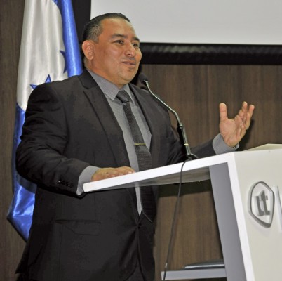 Milton Ayala Director Departamental de Educación para Cortés.