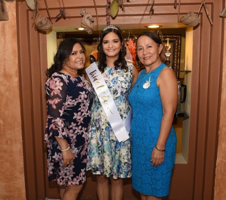 Miriam Contreras junto a su hija, Gabriela Stephany Cisneros Contreras y su futura suegra, Margarita Obando