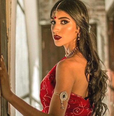 Los mejores augurios para la Miss Honduras Universo que ya pronto se marcha a los Estados Unidos a finalizar su preparación para el máximo evento de belleza mundial... No dudamos que la chica de Cofradía va más madura después de tantas críticas por su elección. Deseamos el mejor de los viajes a Rosemarie y que disfrute de esta experiencia que ella tanto anheló...