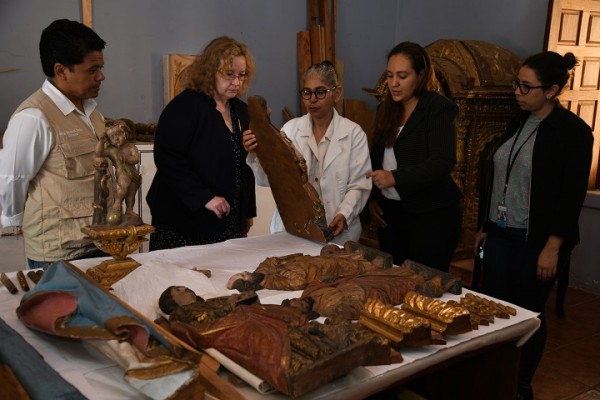 Colleen Hoey presenta premio del Fondo de los Embajadores para la preservación de la herencia cultural