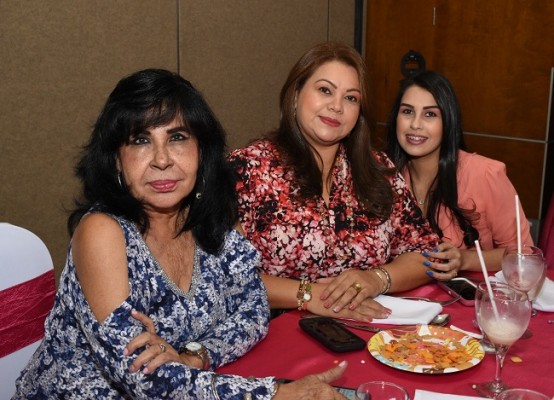 Rina Nasser, Lindsay López y Lindsay Hernández