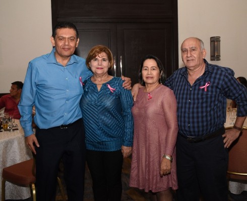 Roberto Pérez, Bertha de Pérez, Loly de Pineda y Simeon Pineda