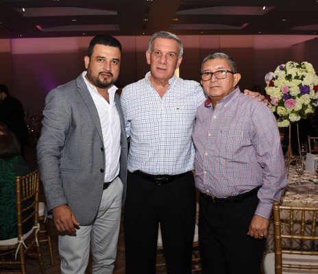 Roger Flores, José Manuel Arriaga y Óscar Bardales