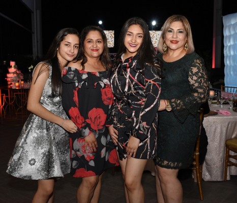 Ruth Reyes, Silvia Alvarado, Silvia Reyes y Norma Escobar