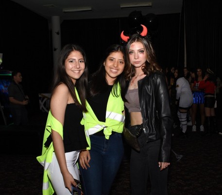 Sofía Alvarado, Isabela Araujo y Kristina Millersted