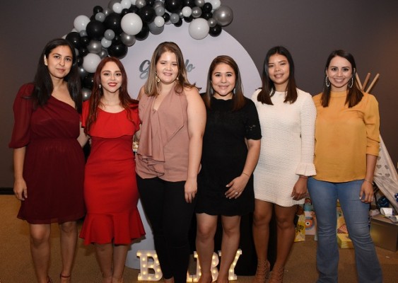Victoria Hernández, Gabriela Cubas, Graciela Avendaño, Marcela Zacapa, Issis Carrillo y Cindy Borjas