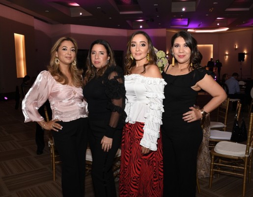 Waldina Espinoza, Ondina Zelaya, Carolina de Flores y Doris de Handal