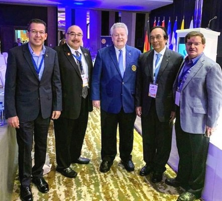 En Panamá en el Instituto Rotario: César García, Darío Gámez, presidente de Rotary Internacional Mark Maloney, Victor Manuel Rodríguez y Rubén Wolozny.