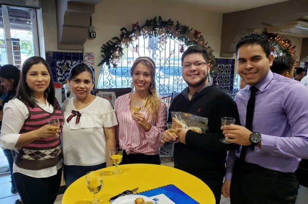 Julio Martínez, Jorge Quintana, Cecilia Overhoulzer, Andrea Díaz de Quintana y Karen de Calidonio, durante el lanzamiento.