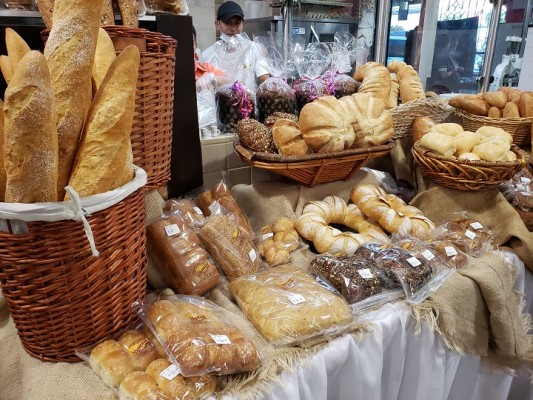 En Supermercados Colonial: La Hogaza de Pan de lanza línea de exquisitos panes rústicos