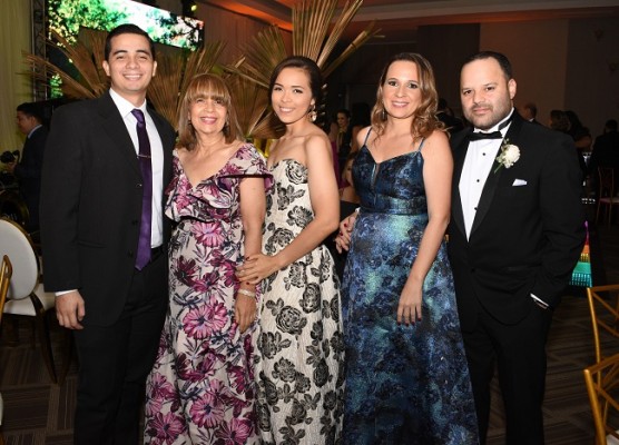 Bryan del Valle, Lizeth del Valle, Nicole del Valle, Melissa de Zúniga y Harry Zúñiga