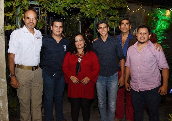 Cineastas, actores y actrices de la zona norte celebran Navidad