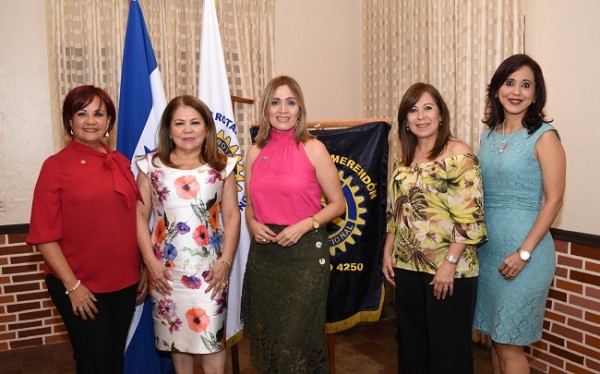Club Rotario Merendón juramentación de 3 nuevas socias en noviembre de 2019.
