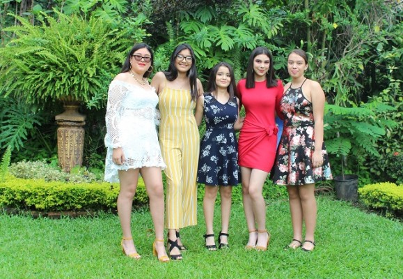 Deborah Madrid, Jessica Hernández, Camila Chinchilla, Rocío Moncada y Ariana Amador