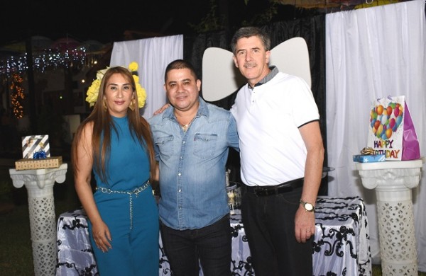 Dina Toditos de Morales, Luis Morales y Ricardo Arriola