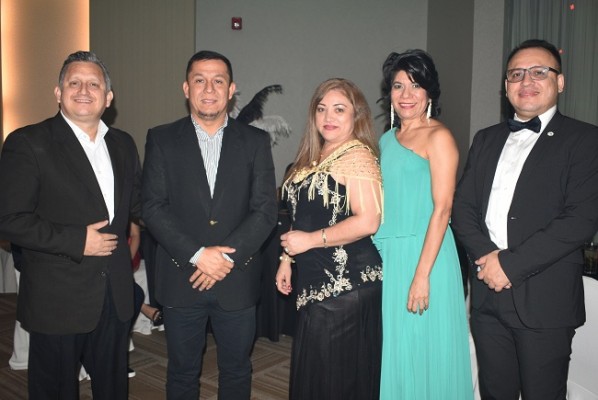 Edgardo Enamorado, Denis Aguilar, Brenda Hernández, Nora Guzman y Diego Chacón