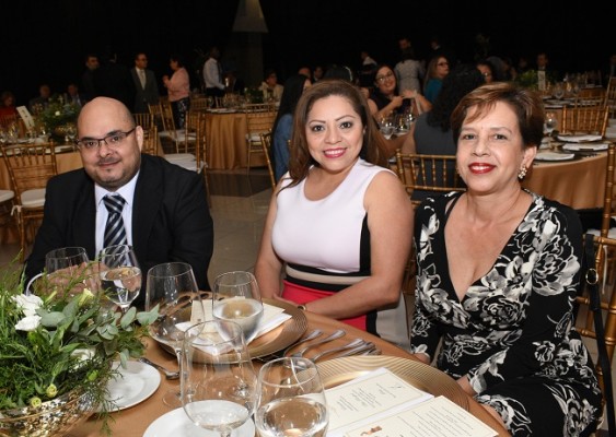 Edwin Caballero, Julissa Mejía y Marcia Bogran