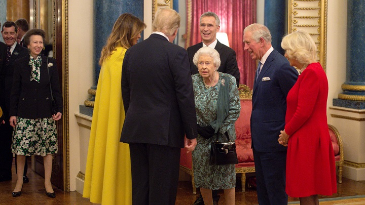 El regaño de la reina Isabel II a su hija por no saludar a Trump se volvió viral