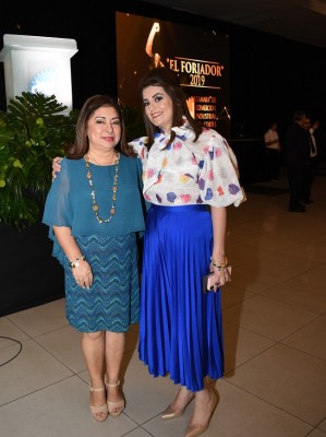 Ester Amaya y Tatiana Paz de Coto