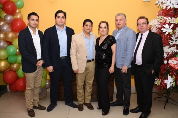 Gabriel y Reynaldo Pineda, Allan Reyes, Marielena Ulloa de Pineda, Reynaldo Pineda y Marco Antonio Calix