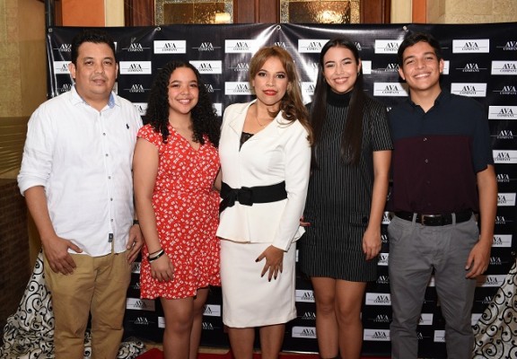 Henry Matamoros, Gracia Matamoros, Karla Andrade, Daniela Matamoros y Daniel Matamoros