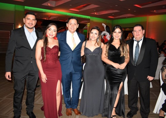 Héctor Sandoval, Wendy Zuniga, Mario Roque, Andrea Vásquez, Josselyn Lara y Ángel Paz