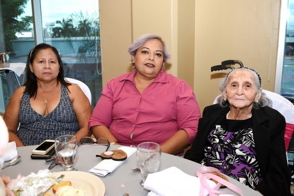 Irma Granados, Emperatriz Tinoco y Virginia Medina