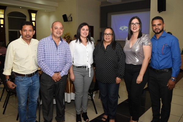 Jarby Chávez, Israel Medina, Clara Fernández, Matilde Gravina, Linda Lobo y Enrique Matute.