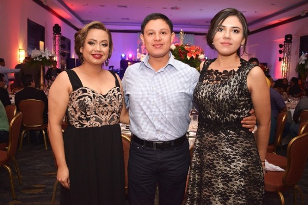 Jolesmah Solís, Wilfredo Serrano y Dinorah Castellanos.