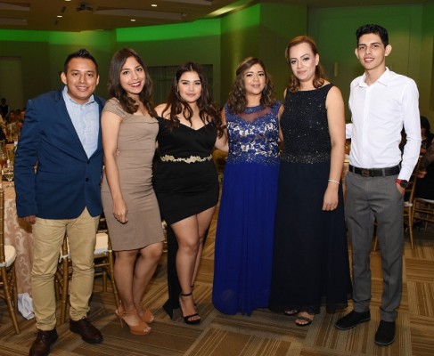 Kevin Pineda, Sarahí Sánchez, Johana Benítez, Isis Tróchez, Irma de Almendárez y Rolando Paz