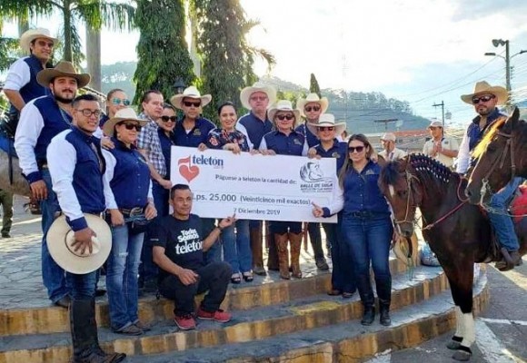 La Asociación Club Hípico Valle de Sula entregó un jugoso donativo a la Teletón...El donativo fue entregado a la abogada Fátima Juárez, alcaldesa municipal de Santa Bárbara