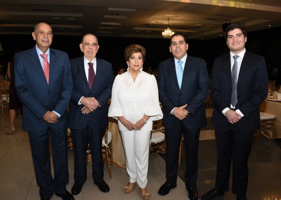 Leonel Gianini, Jorge Faraj, Lily de Faraj, Mario Faraj y Jorge Faraj Jr.