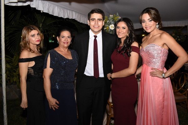 Lesly Cartagena, Brenda Pérez, Fernando Alvarenga, Andrea Mendoza y Regina de Siwady