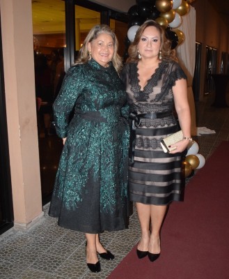 Leticia de Morales y Lidese Amaya.