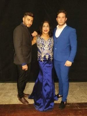 Los chicos de la familia del Teen Universe Honduras: Roberto Fernández y Jasson Stuar, muy felizones junto a la directora Zoe Valentina Zavala, fueron vistos por allí celebrando la realización del evento adolescente...