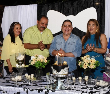 Luis Morales celebró su 45 aniversario natal en compañía de su familia e íntimas amistades