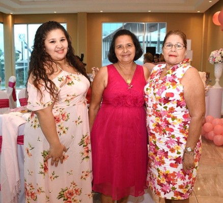 Marisol Hernández, Gloria de Perdomo y la abuela paterna, Irma de Hernández