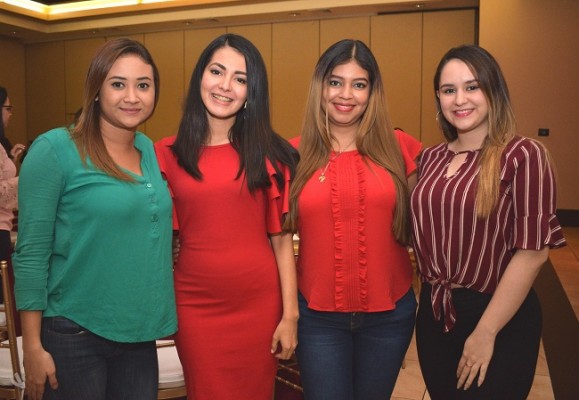 María José Hernández, Azaria Izaguirre, Marilin Umaña y Jennifer Rodríguez.