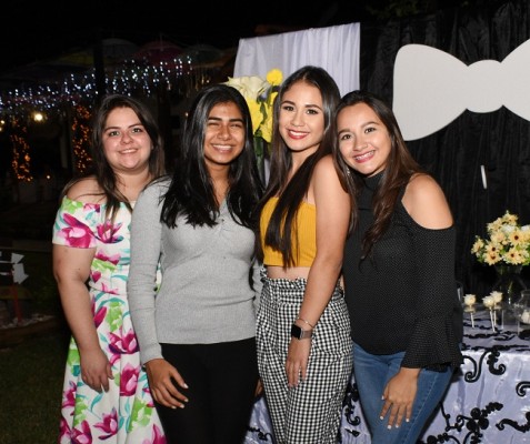 Nicole Jeer, Nishme Jeer, Leonela Morales y Karla Lara