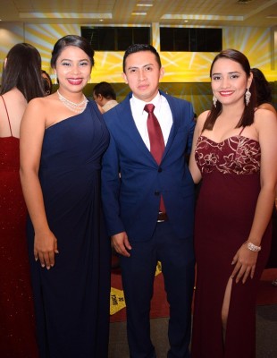 Pamela Oliva, Samira Madrid y Kelvin Cortes.