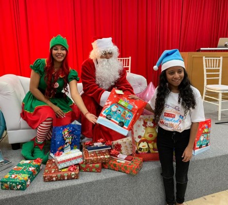 Colaboradores de Publicom llevan la alegría de la Navidad a pequeños pacientes del Hospital María