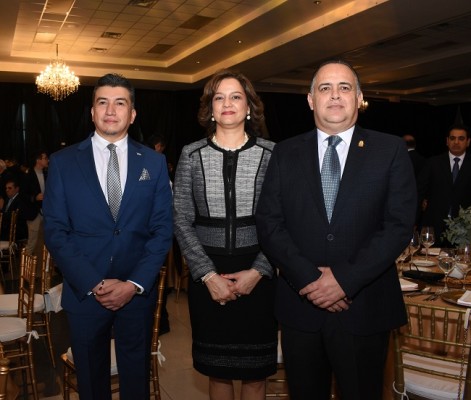 Rolando Argueta, Karen de Calidonio y Armando Calidonio