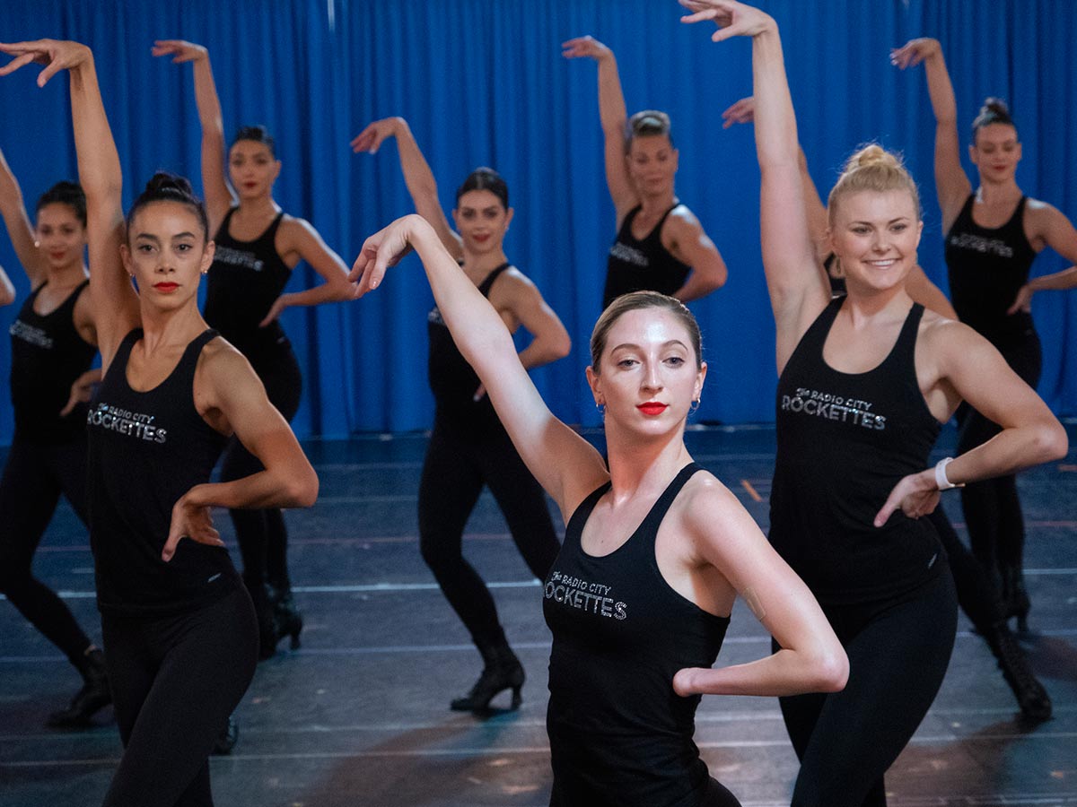 Bailarina manca hace historia al ser contratada por las afamadas Rockettes