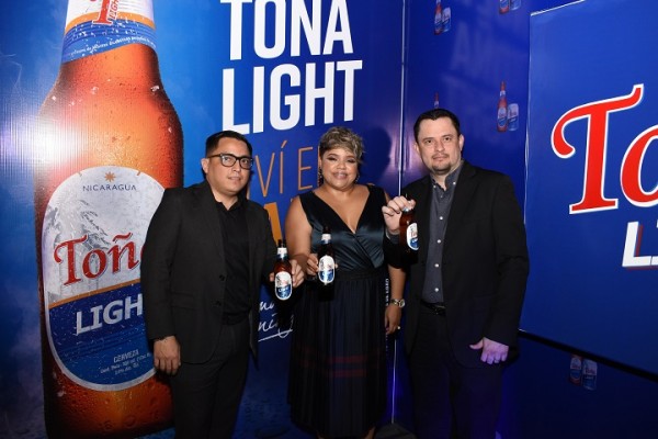 Elegante lanzamiento: Presentan al mercado hondureño la nueva Toña Light 