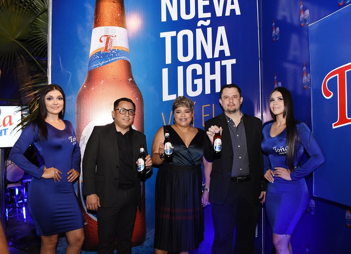 Elegante lanzamiento: Presentan al mercado hondureño la nueva Toña Light